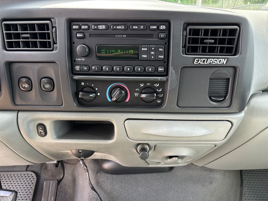 Used 2005 Silver Ford XLS image 23