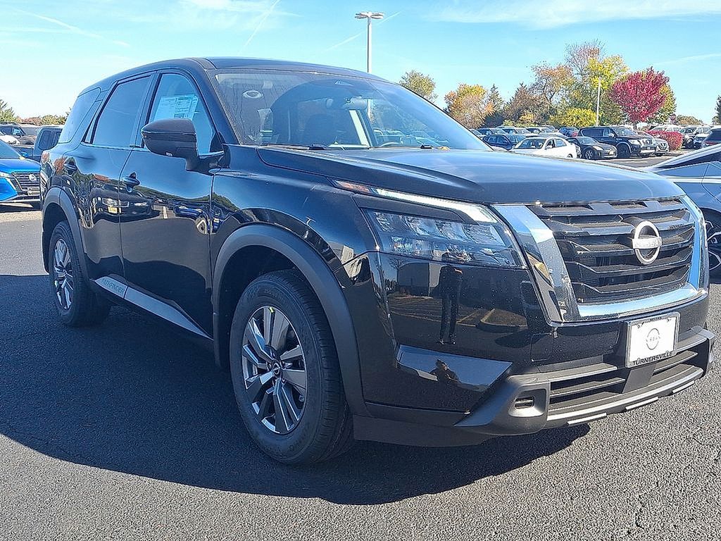2025 Nissan Pathfinder S 2