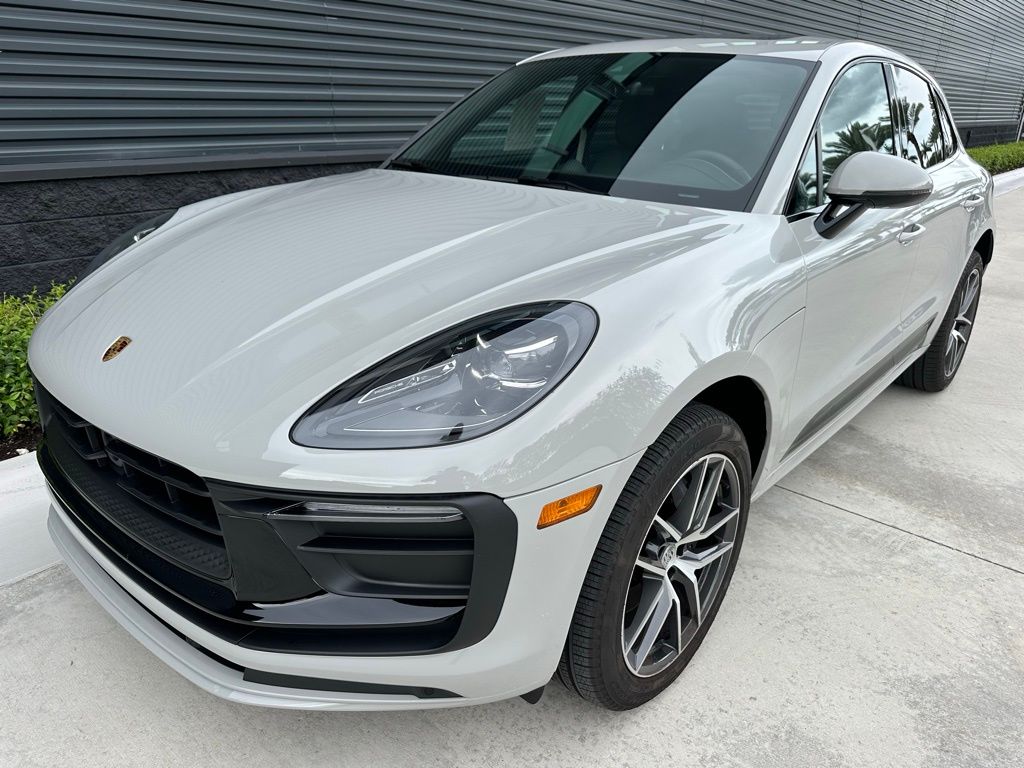 Thumbnail: 2025 Porsche Macan - 6