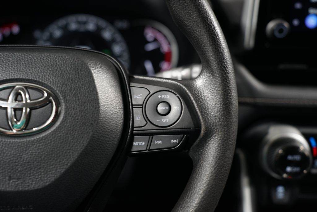 2023 Toyota RAV4 XLE 13