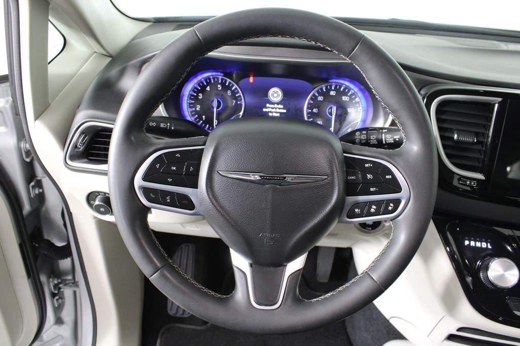 Used 2023 Chrysler Pacifica for sale in 