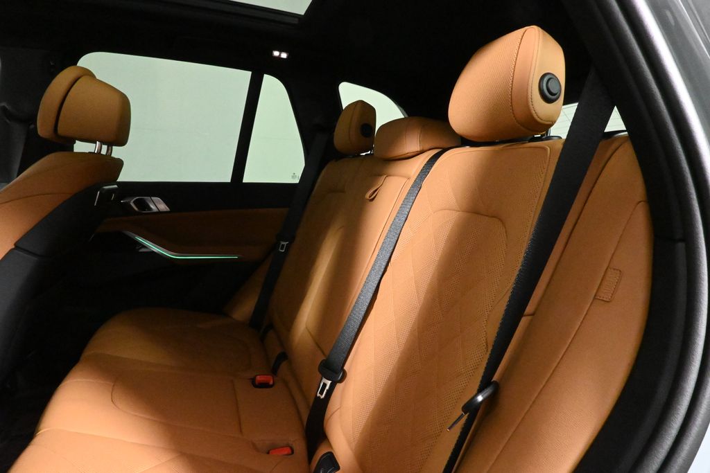 Thumbnail: 2026 BMW X5 - 4