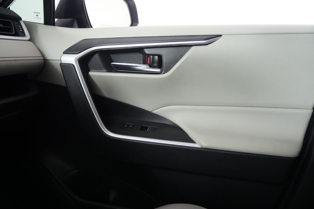 Thumbnail: 2022 Toyota RAV4 - 25