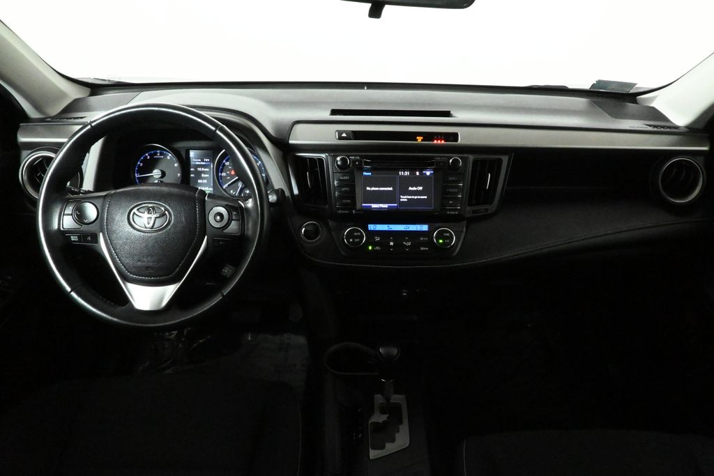 2018 Toyota RAV4 XLE 18
