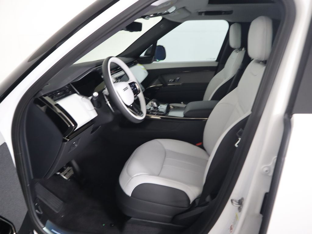 Thumbnail: 2025 Land Rover Range Rover Sport - 21
