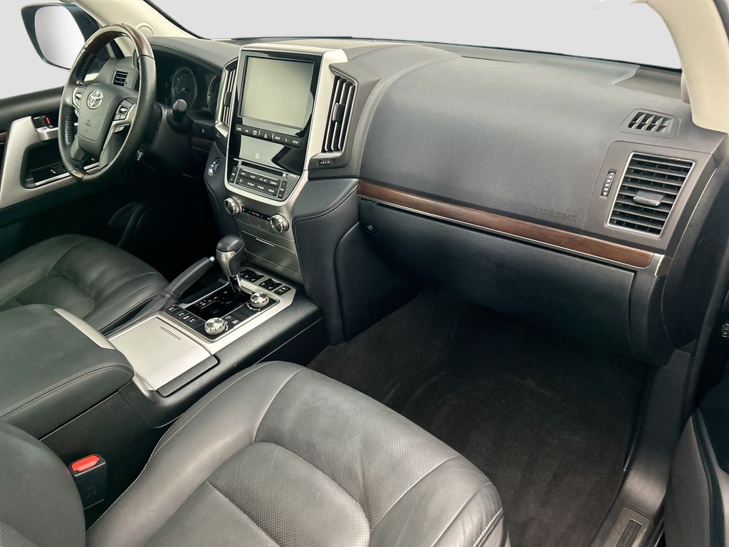 Thumbnail: 2019 Toyota Land Cruiser - 16
