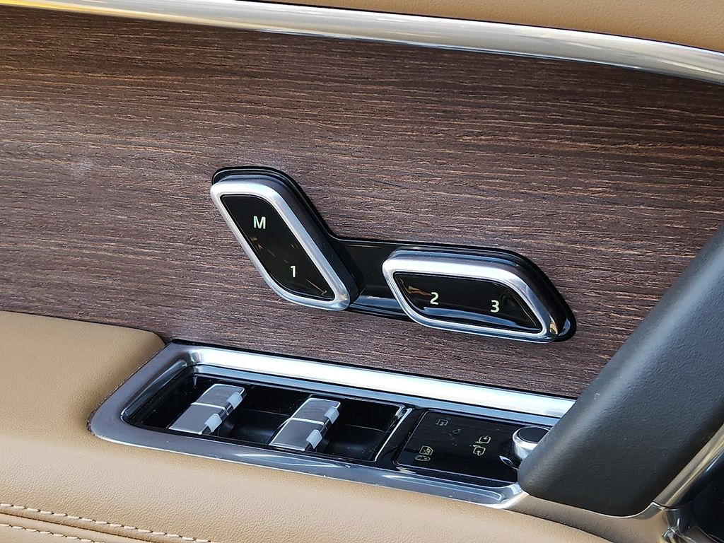 Thumbnail: 2025 Land Rover Range Rover - 27