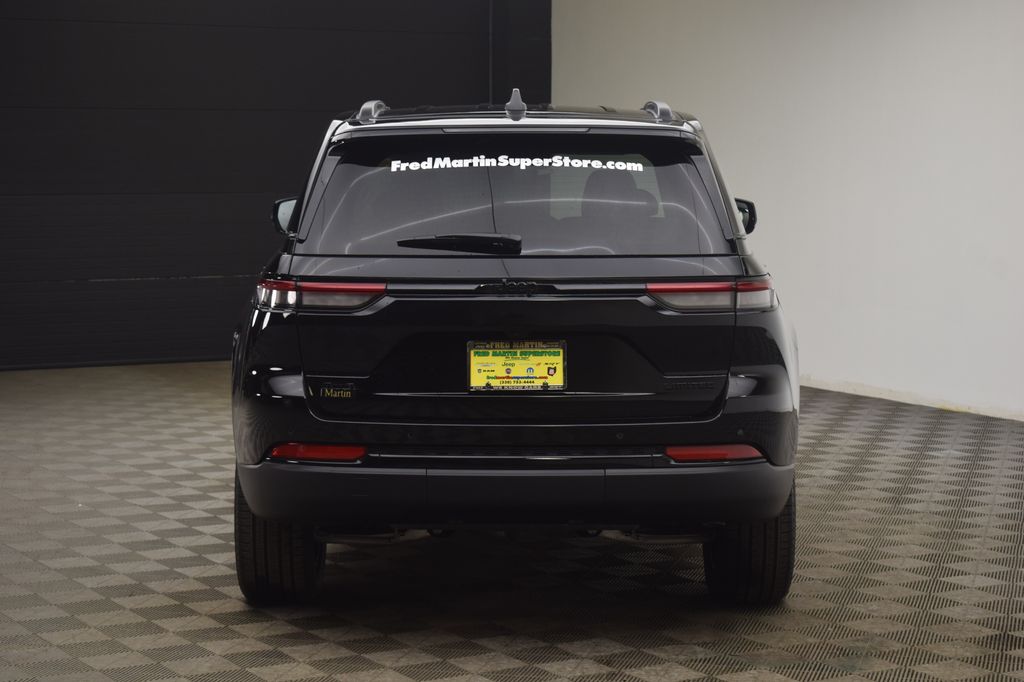 new 2025 Jeep Grand Cherokee car, priced at $44,577