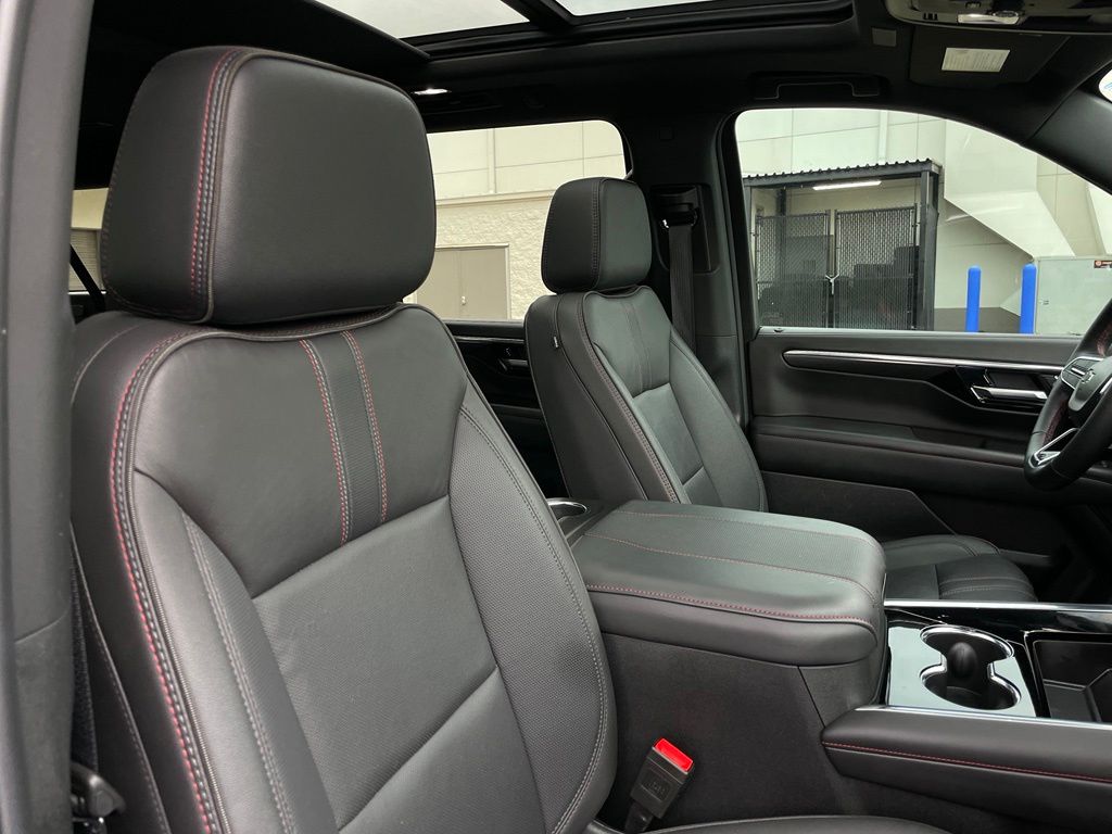 Thumbnail: 2025 Chevrolet Suburban - 30