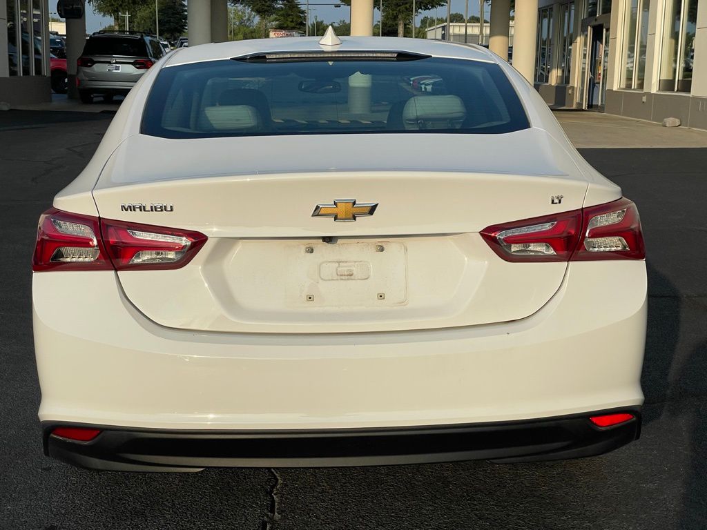 Thumbnail: 2020 Chevrolet Malibu - 4