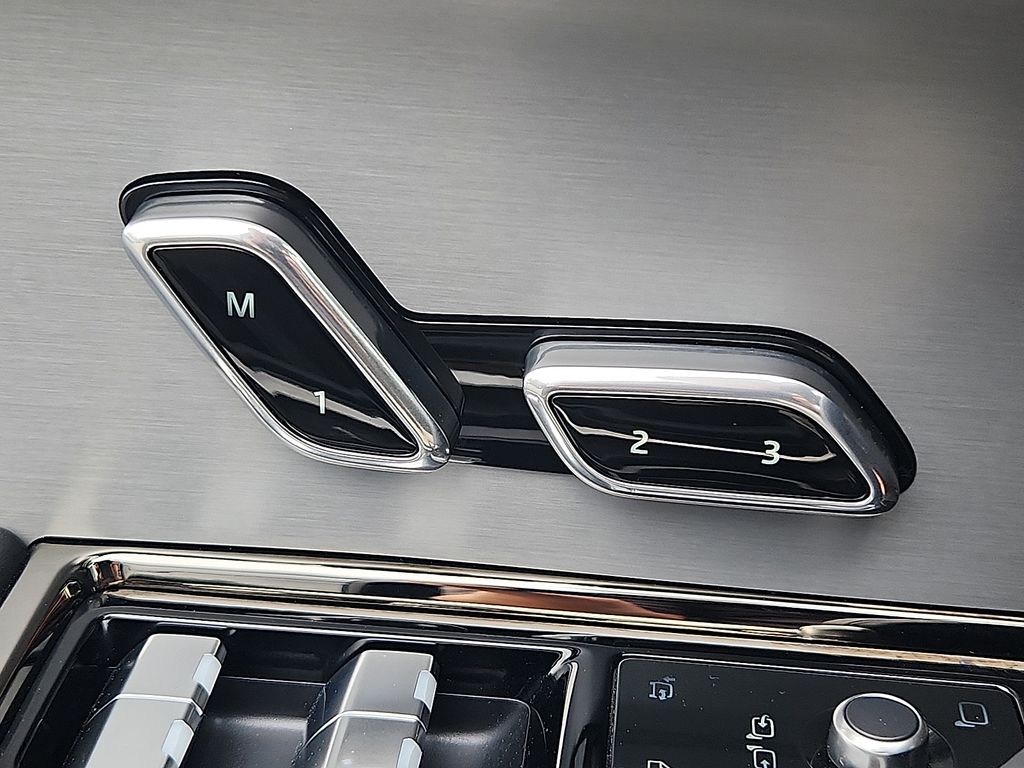 Thumbnail: 2023 Land Rover Range Rover Sport - 27
