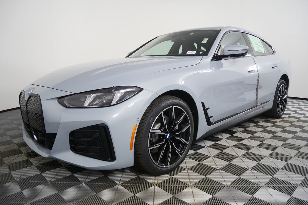 Thumbnail: 2026 BMW i4 - 8