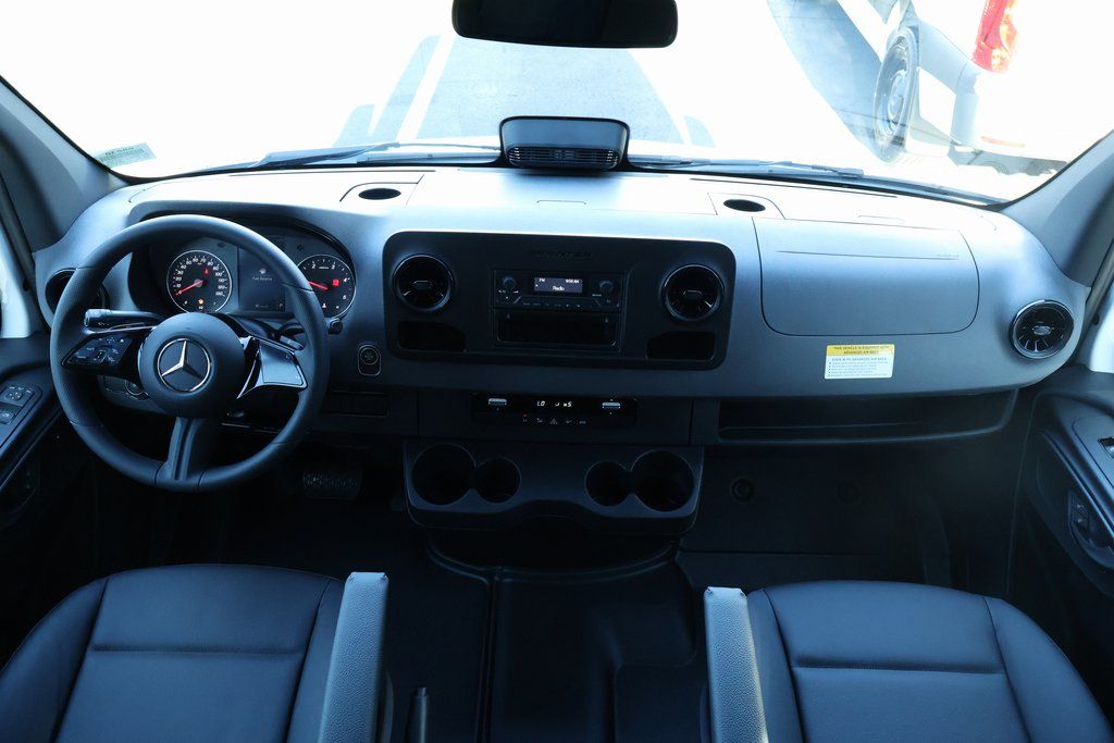 Thumbnail: 2025 Mercedes-Benz Sprinter - 4