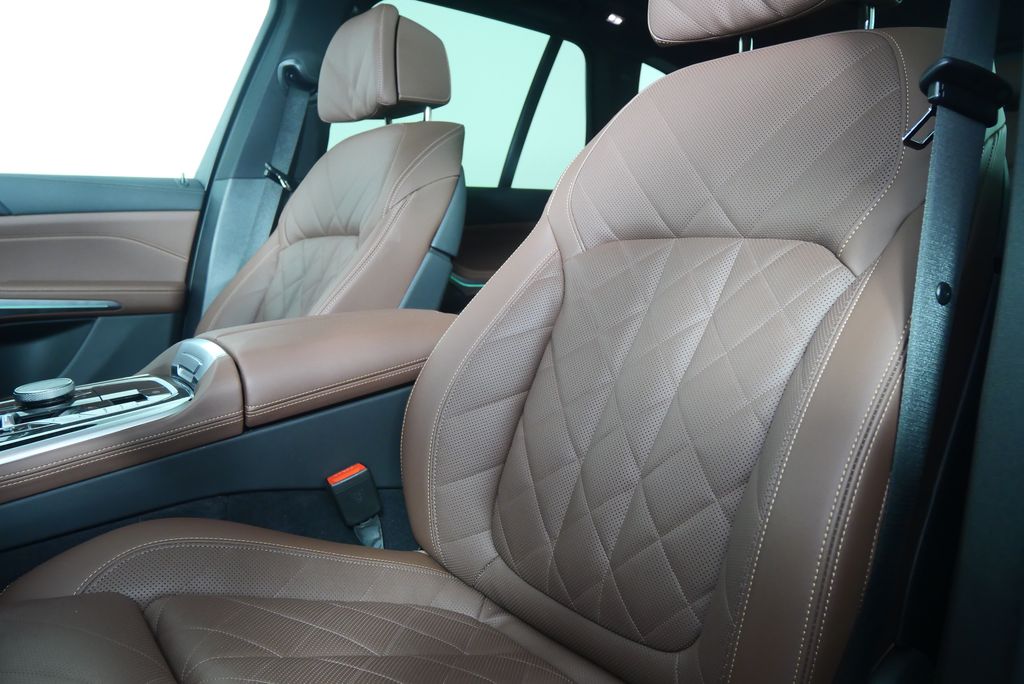 Thumbnail: 2025 BMW X5 - 11