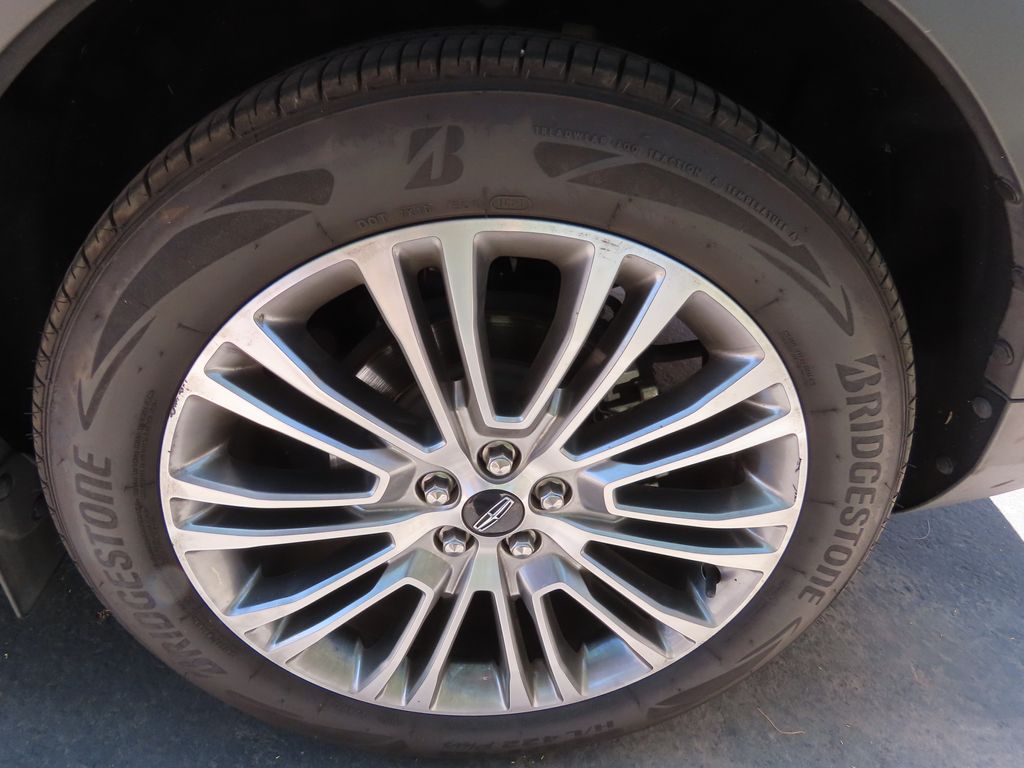 Thumbnail: 2016 Lincoln MKX - 16