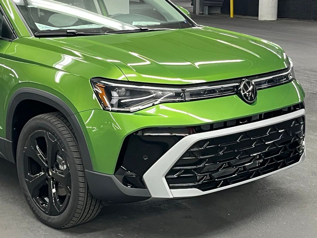 2025 Volkswagen Taos SEL - Photo 40