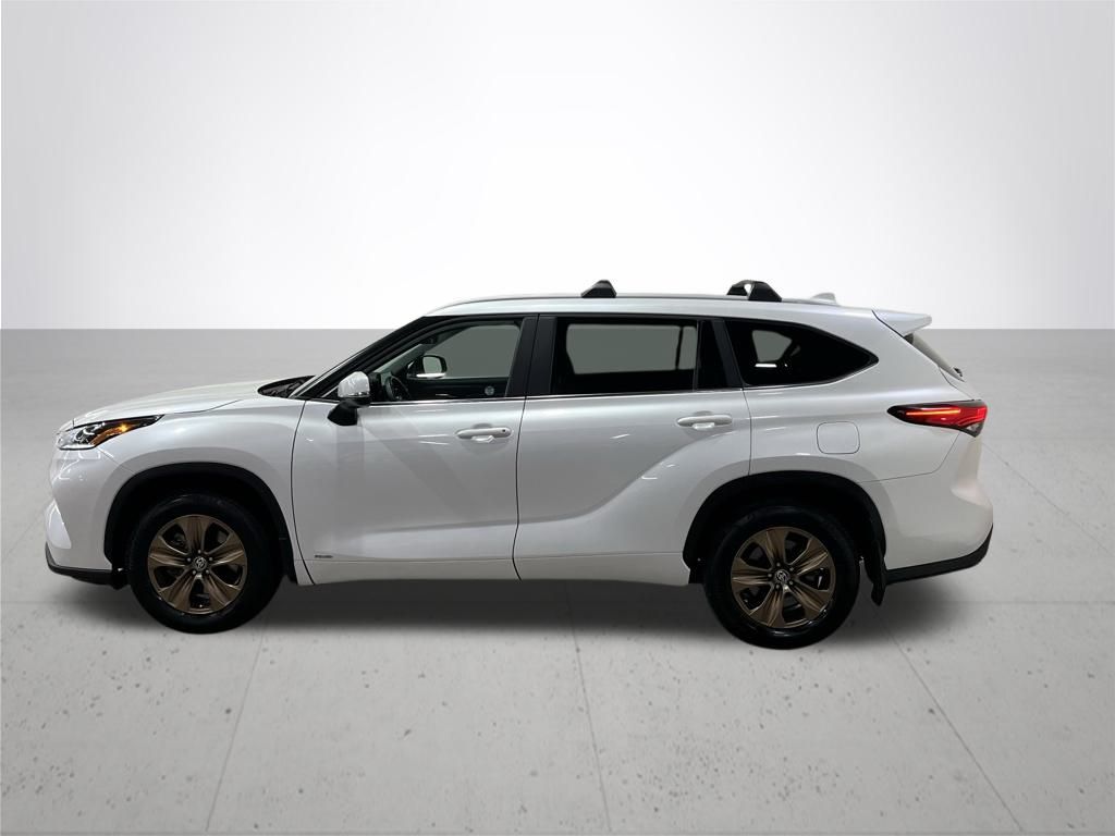 2023 Toyota Highlander Hybrid Bronze Edition