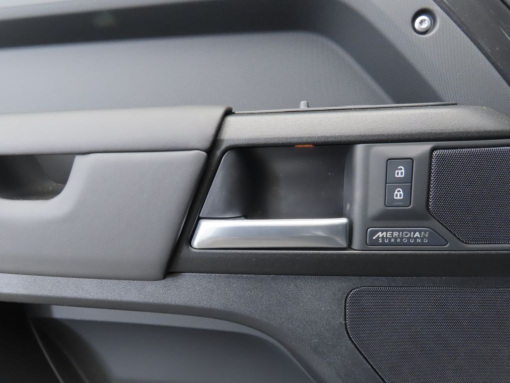 2025 Land Rover Defender 130 25