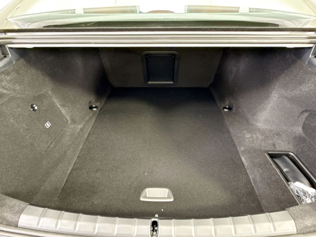 Thumbnail: 2026 BMW i7 - 27