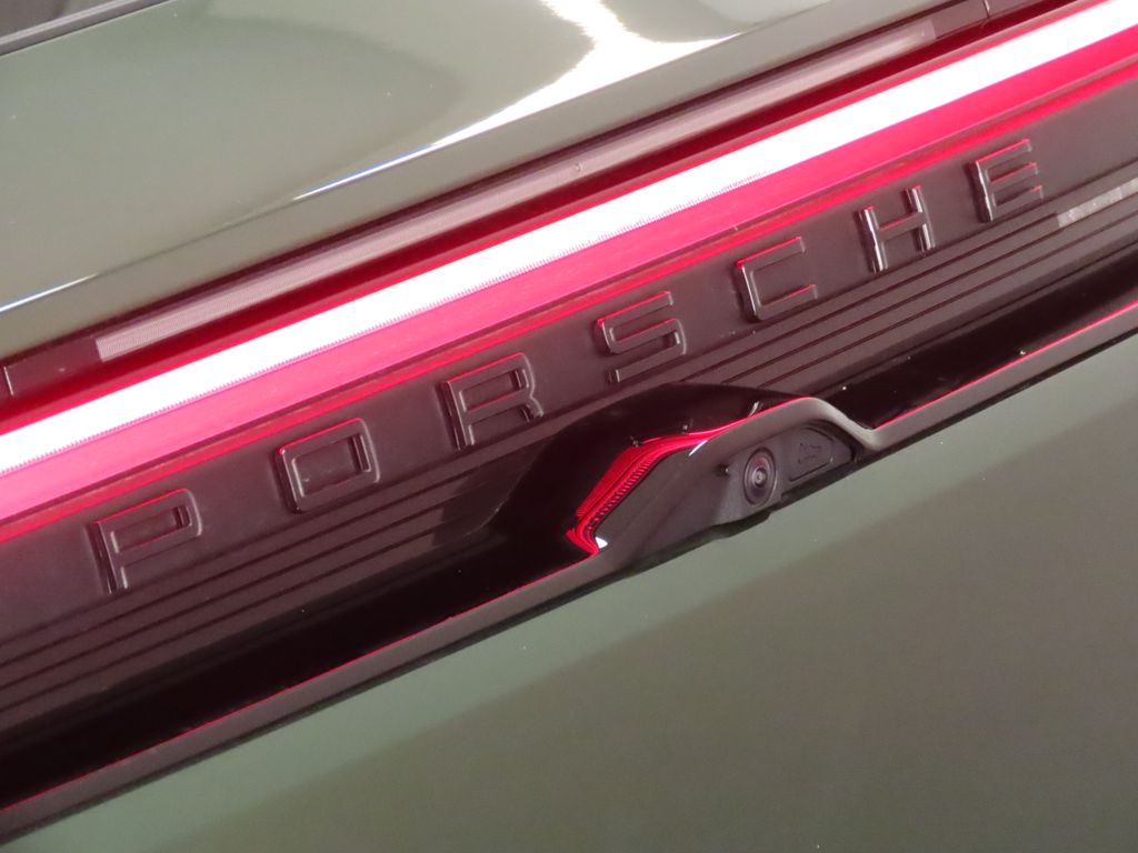 Thumbnail: 2025 Porsche Macan - 12