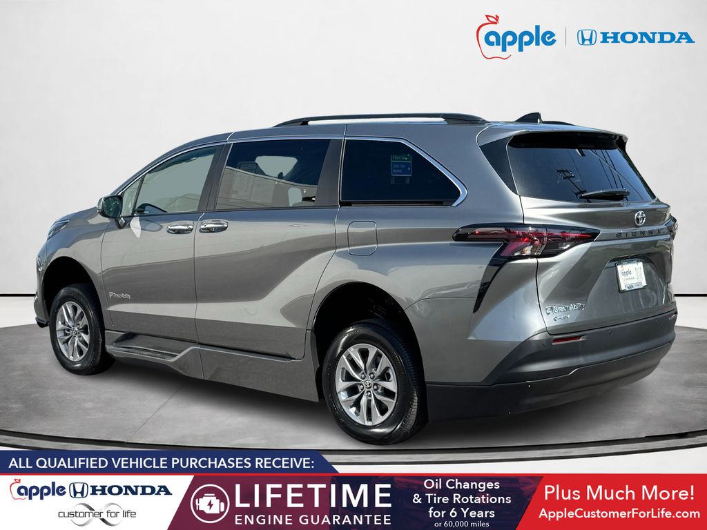 2026 Toyota Sienna XLE