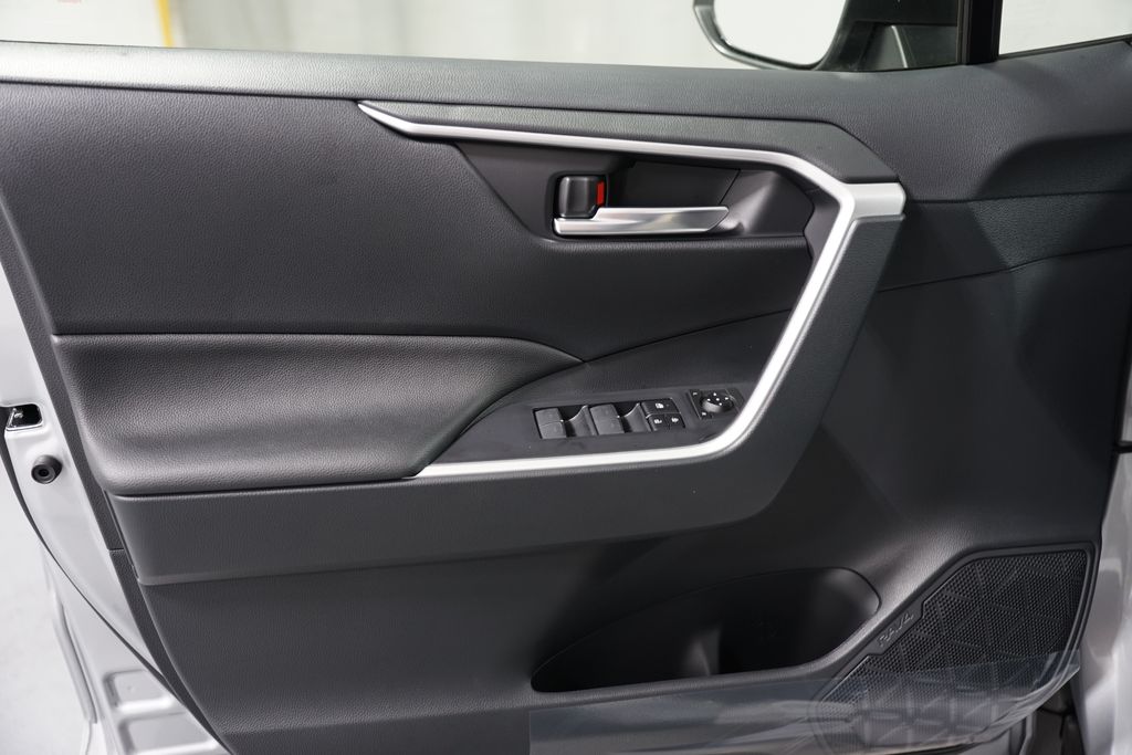 2025 Toyota RAV4 XLE 30