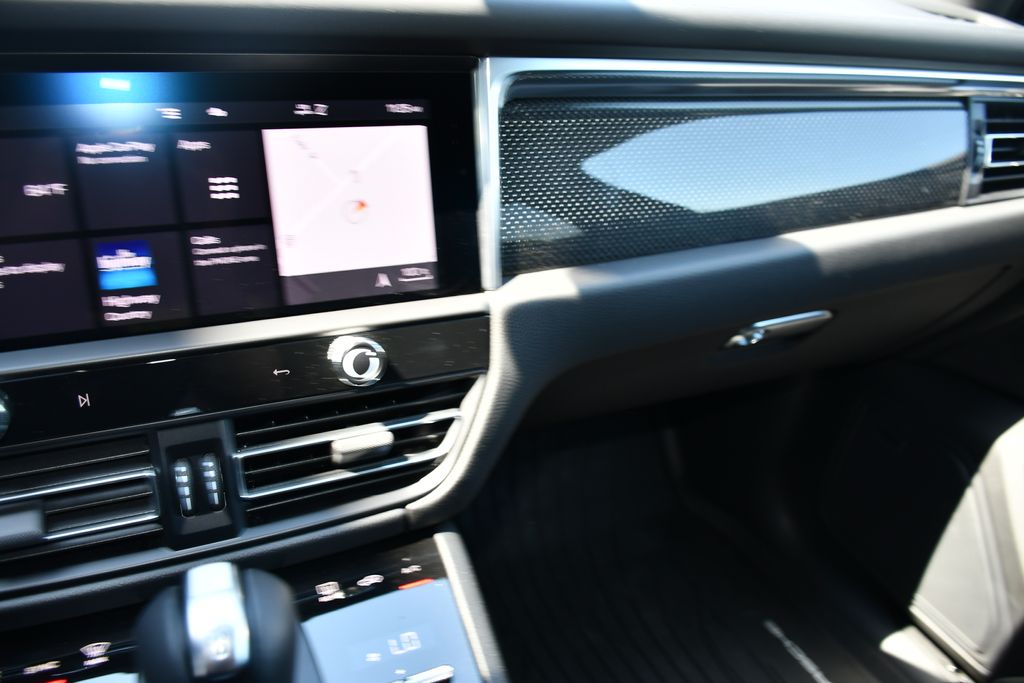 Thumbnail: 2026 Porsche Macan - 29