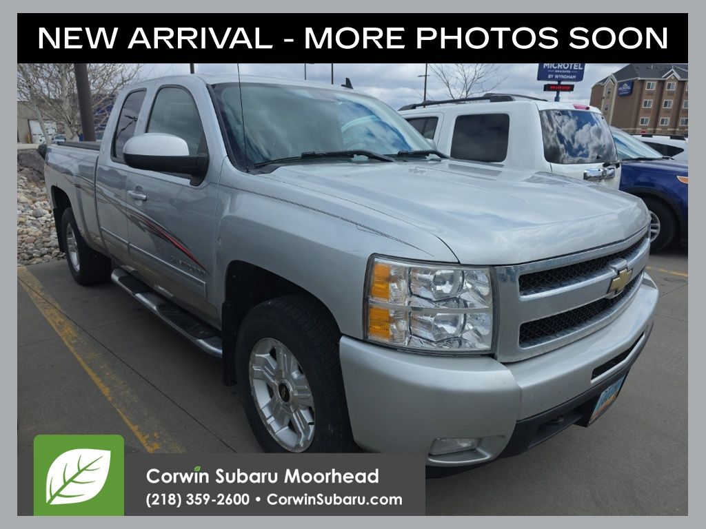 Sheer Silver Metallic 2011 Chevrolet Silverado 1500 LTZ Extended Cab 4WD Pickup Truck Four-Wheel Drive 6-Speed Automatic