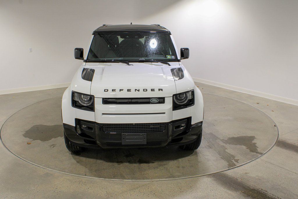 Certified Used 2022 White Land Rover X-Dynamic SE image 8