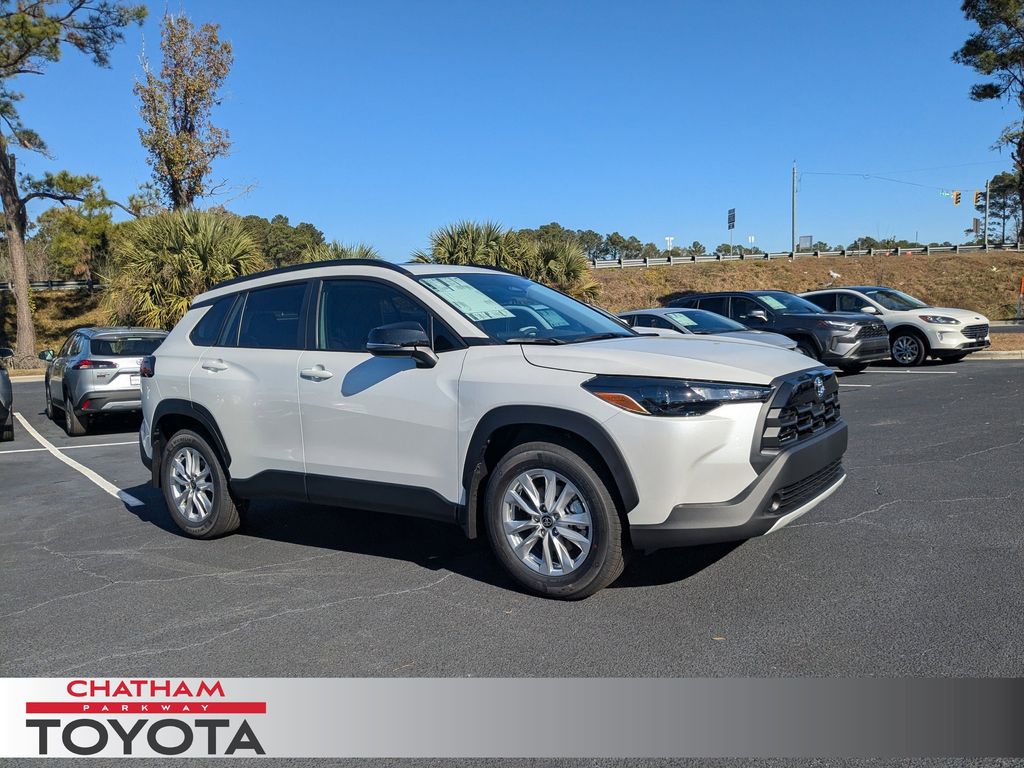 2026 Toyota Corolla Cross LE's photo