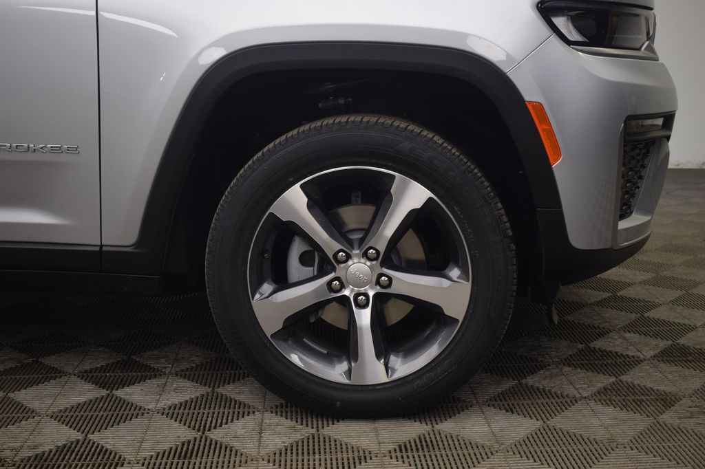 new 2026 Jeep Grand Cherokee car, priced at $49,975