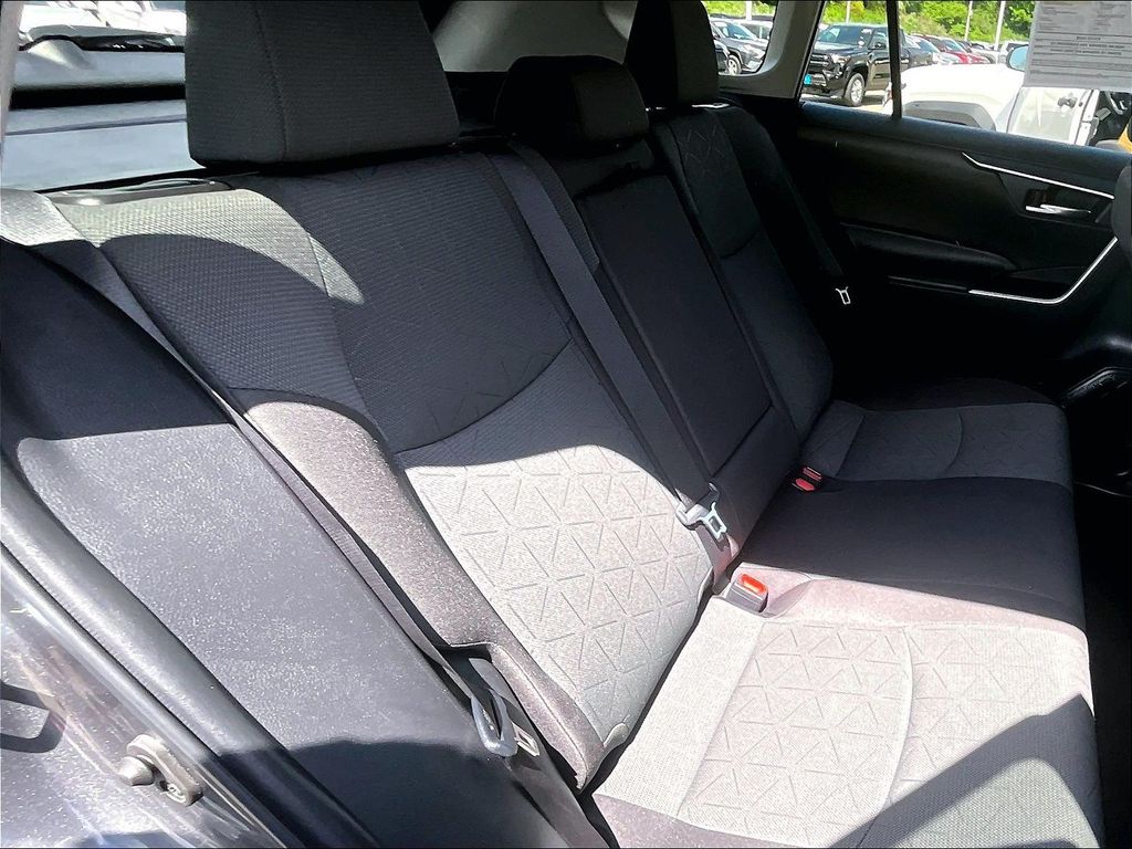 2024 Toyota RAV4 — photo 16