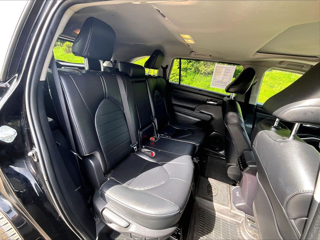 2023 Toyota Highlander — photo 16