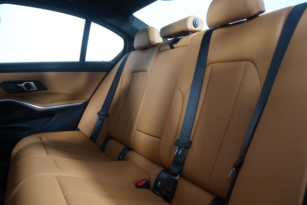 Thumbnail: 2026 BMW 3 Series - 15