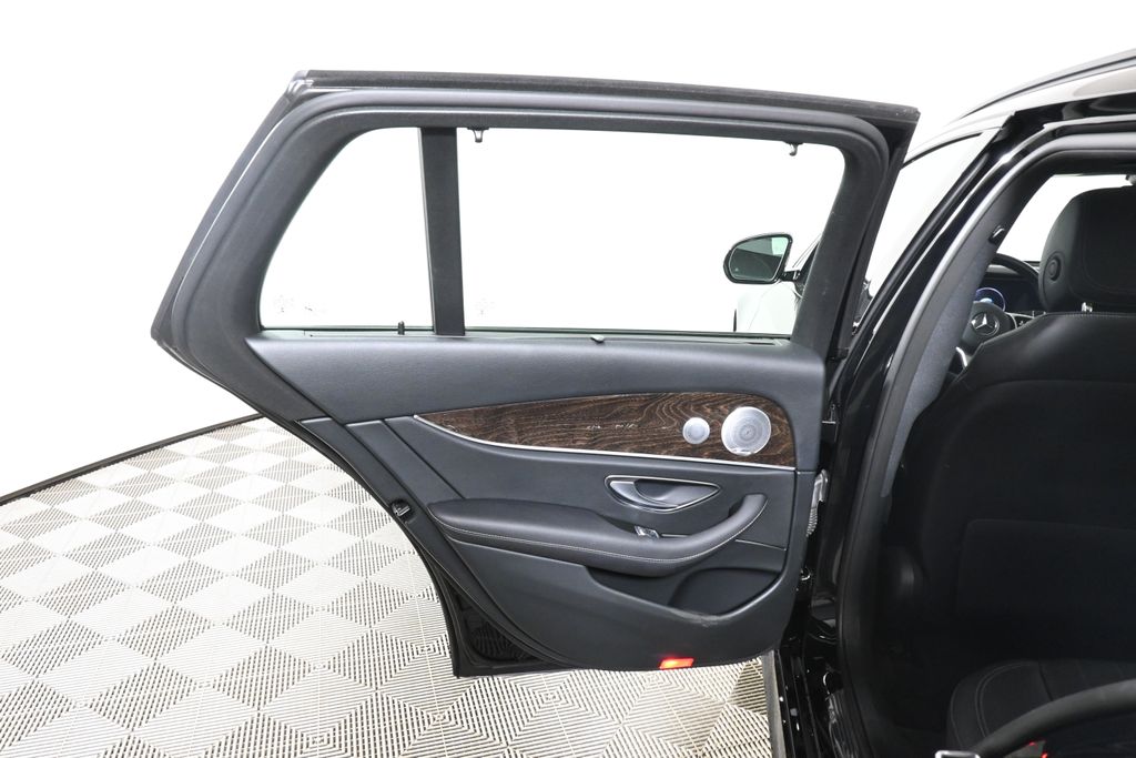 Thumbnail: 2020 Mercedes-Benz E-Class - 32