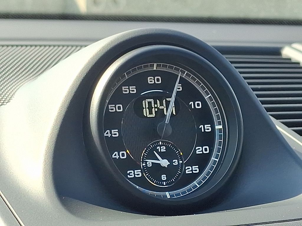 Thumbnail: 2026 Porsche Macan - 26