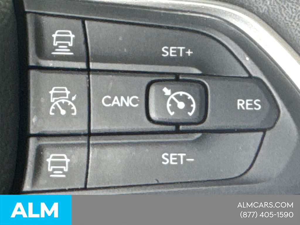 Used 2025 White Jeep Altitude image 28
