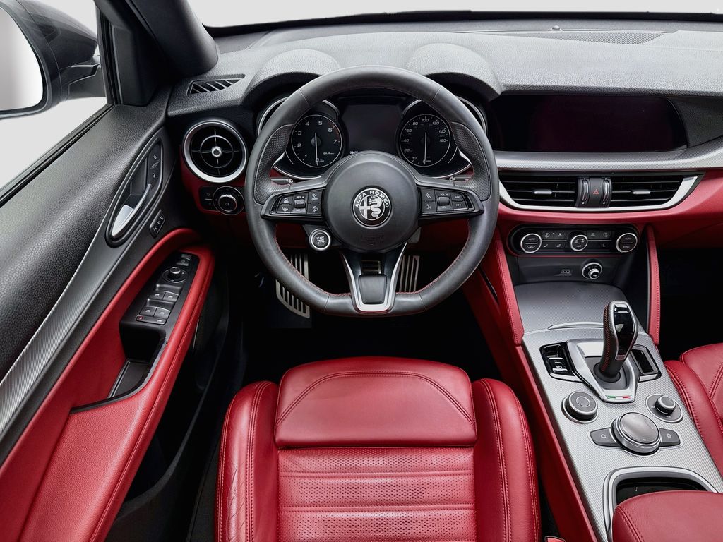 Thumbnail: 2021 Alfa Romeo Stelvio - 10