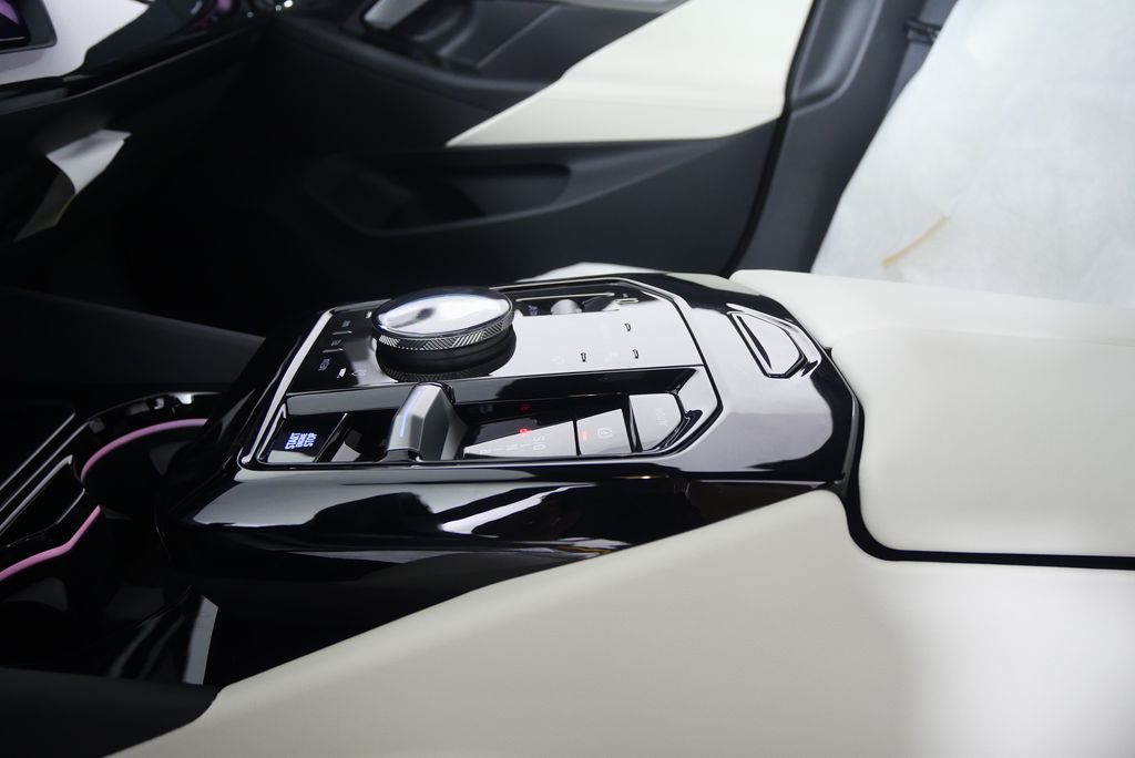 Thumbnail: 2026 BMW 5 Series - 23