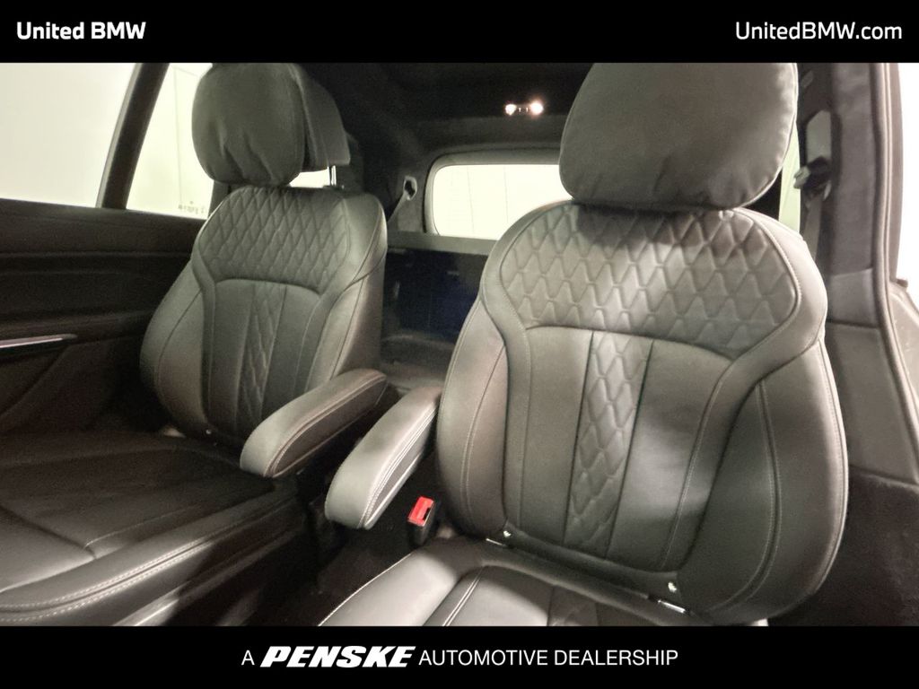Thumbnail: 2024 BMW X7 - 21