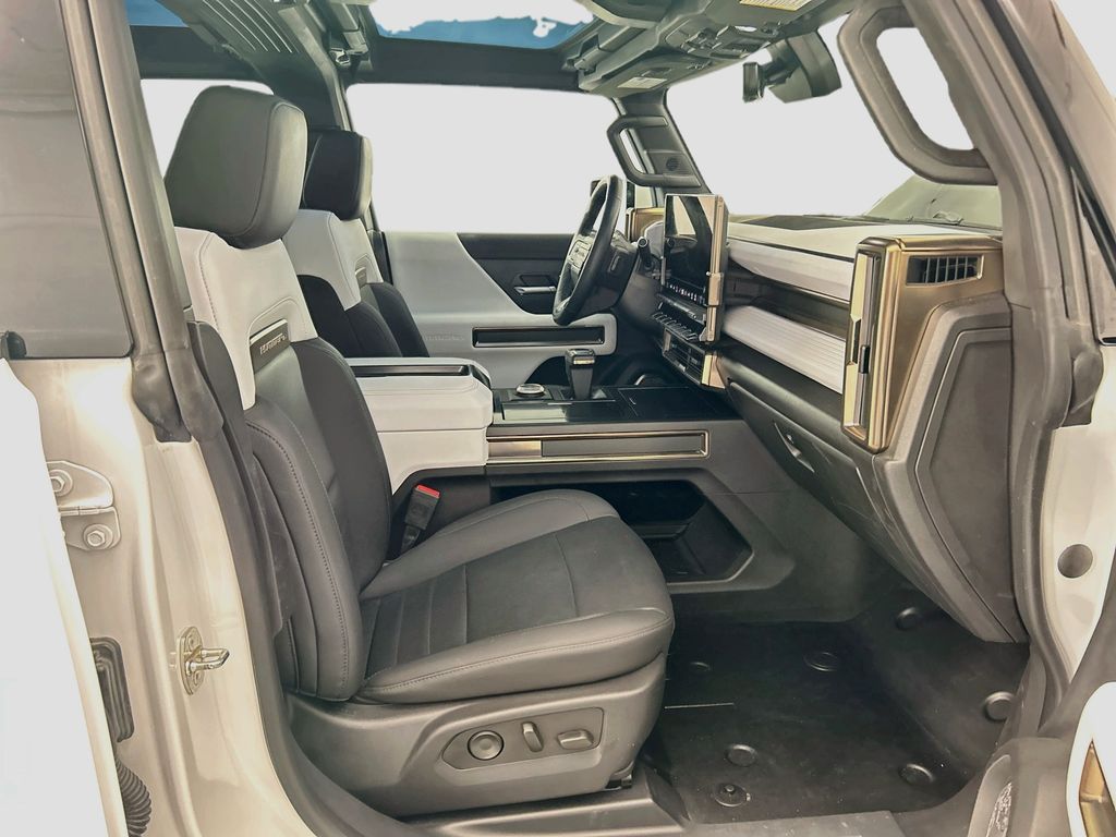 Used 2023 White GMC Edition 1 image 19