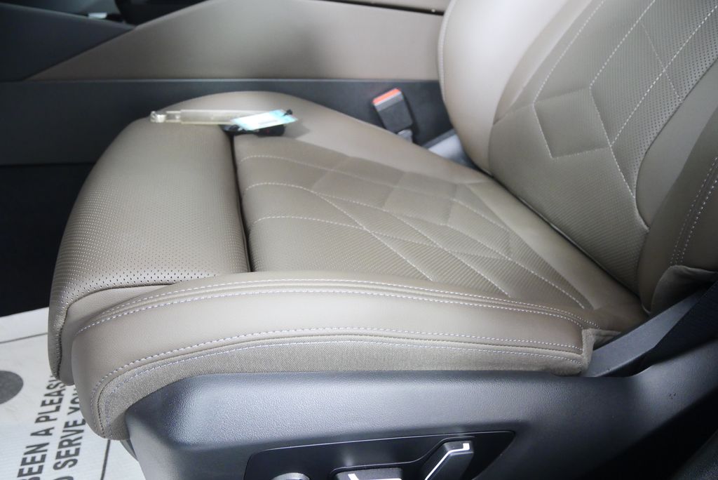 Thumbnail: 2025 BMW 5 Series - 9