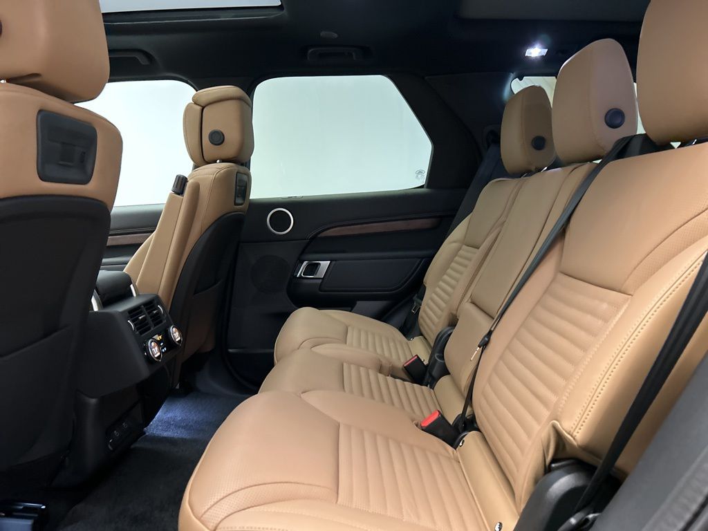 Thumbnail: 2025 Land Rover Discovery - 26