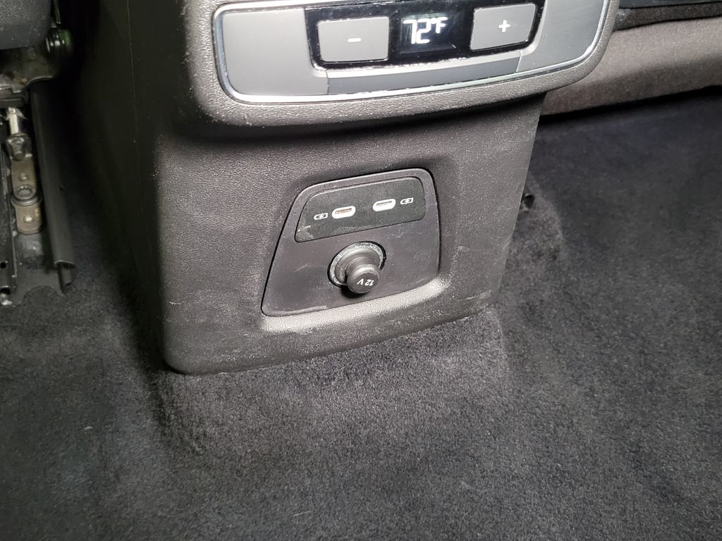 Thumbnail: 2023 Audi Q4 e-tron - 24