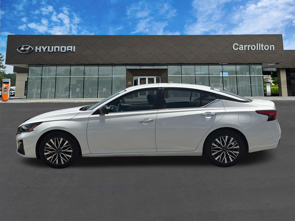 Used 2025 White Nissan 2.5 SV image 8