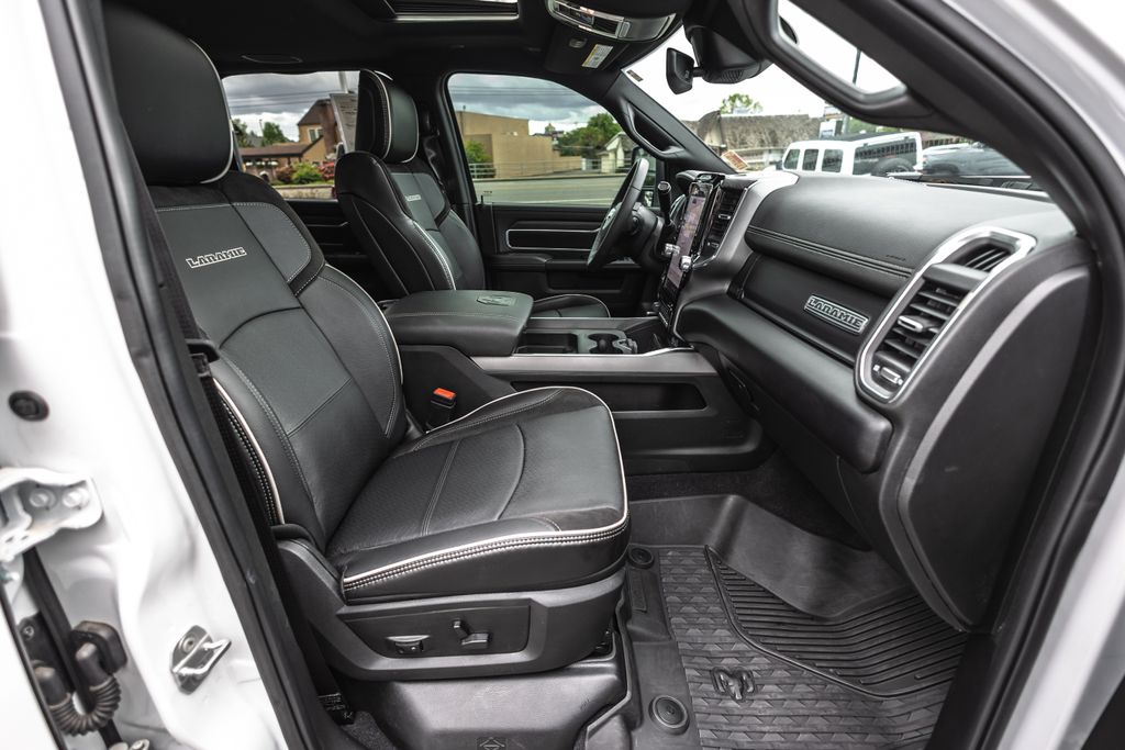 2025 Ram 3500 Laramie thumbnail 33