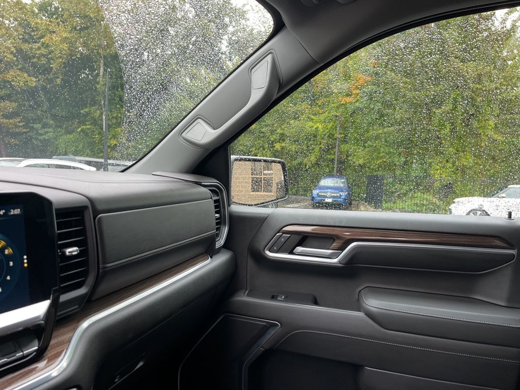 Thumbnail: 2022 Chevrolet Silverado 1500 - 21