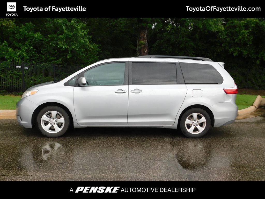 Thumbnail: 2016 Toyota Sienna - 2