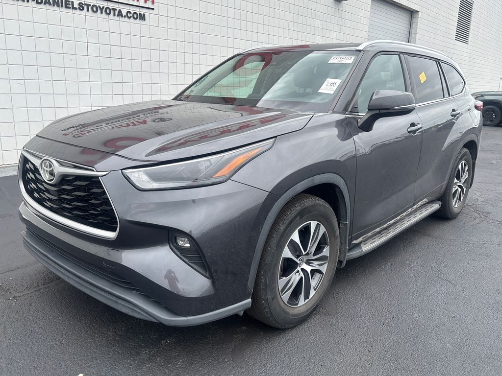 2022 Toyota Highlander XLE 4x2 V6's photo