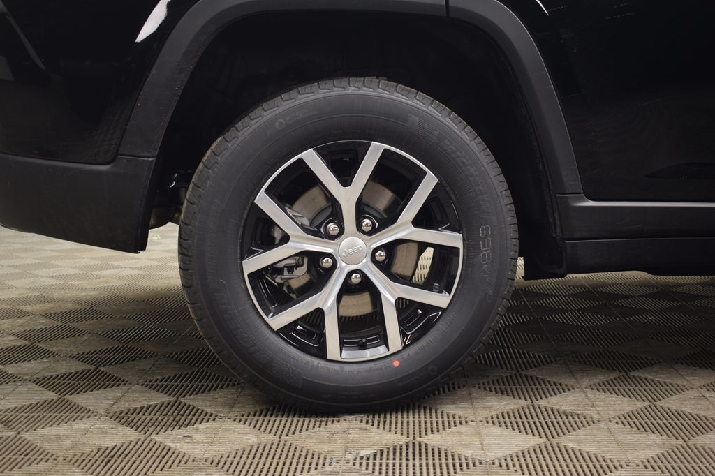 new 2025 Jeep Grand Cherokee car, priced at $43,897